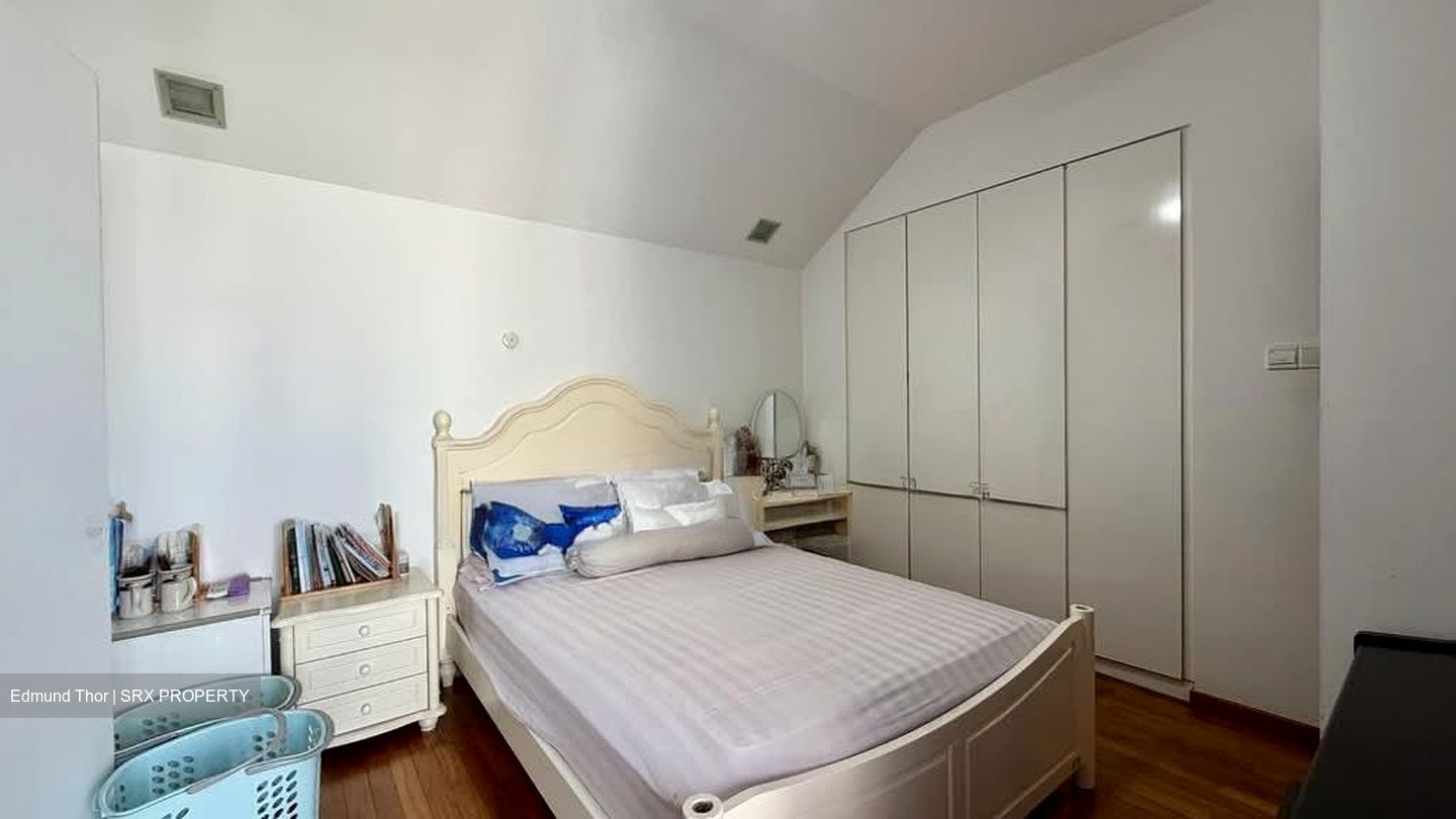 Le Reve (D14), Condominium #560091121